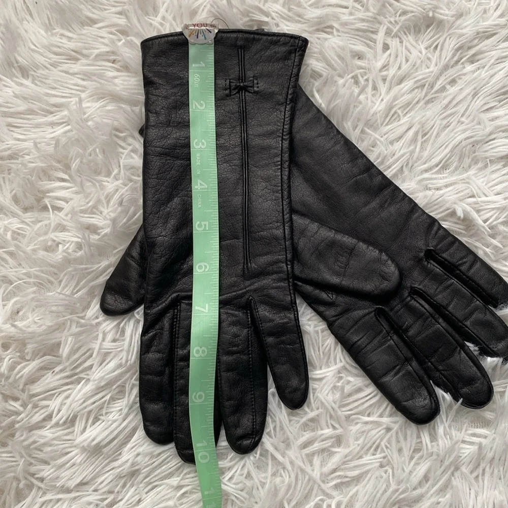 Vintage black ladies driving gloves